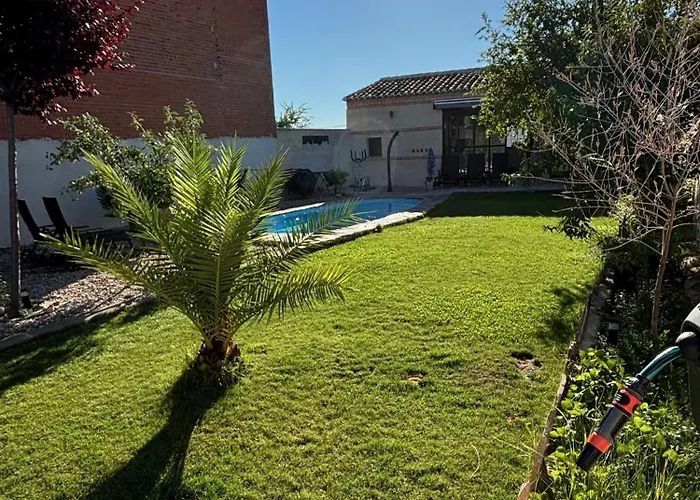 Villa Mandres. Casa Con Jardin Y Piscina. Proximo A Puy Du Fou.