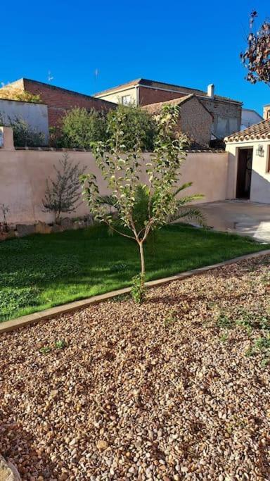 Mandres. Casa Con Jardin Y Piscina. Proximo A Puy Du Fou.