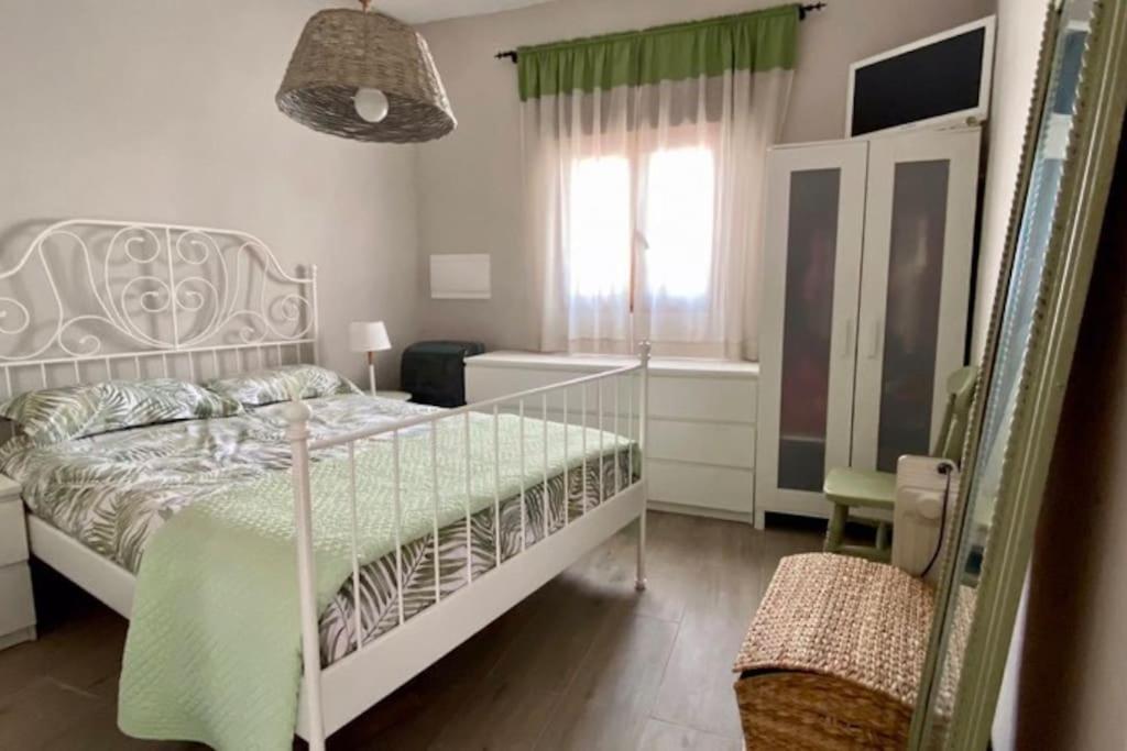 Mandres. Casa Con Jardin Y Piscina. Proximo A Puy Du Fou. Totanes
