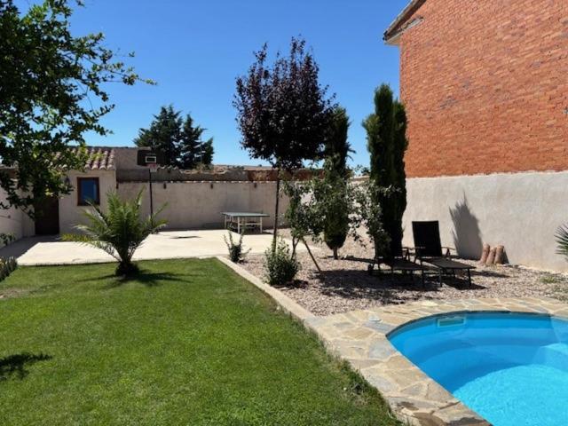 Mandres. Casa Con Jardin Y Piscina. Proximo A Puy Du Fou.