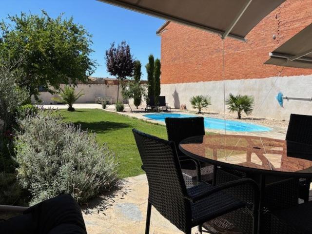 Mandres. Casa Con Jardin Y Piscina. Proximo A Puy Du Fou. Totanes
