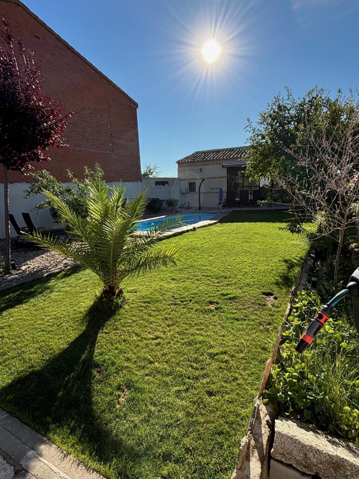 Mandres. Casa Con Jardin Y Piscina. Proximo A Puy Du Fou.