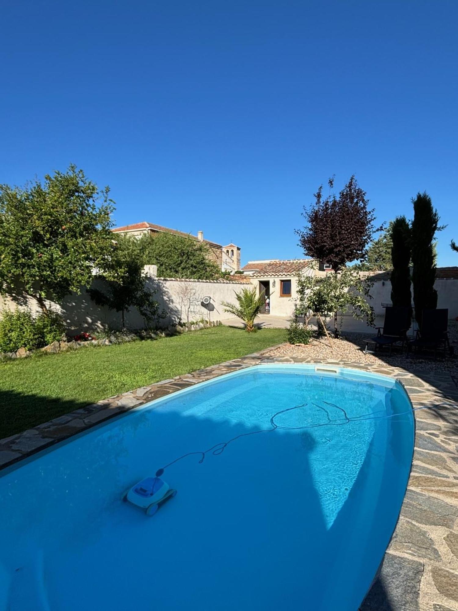 Mandres. Casa Con Jardin Y Piscina. Proximo A Puy Du Fou. *